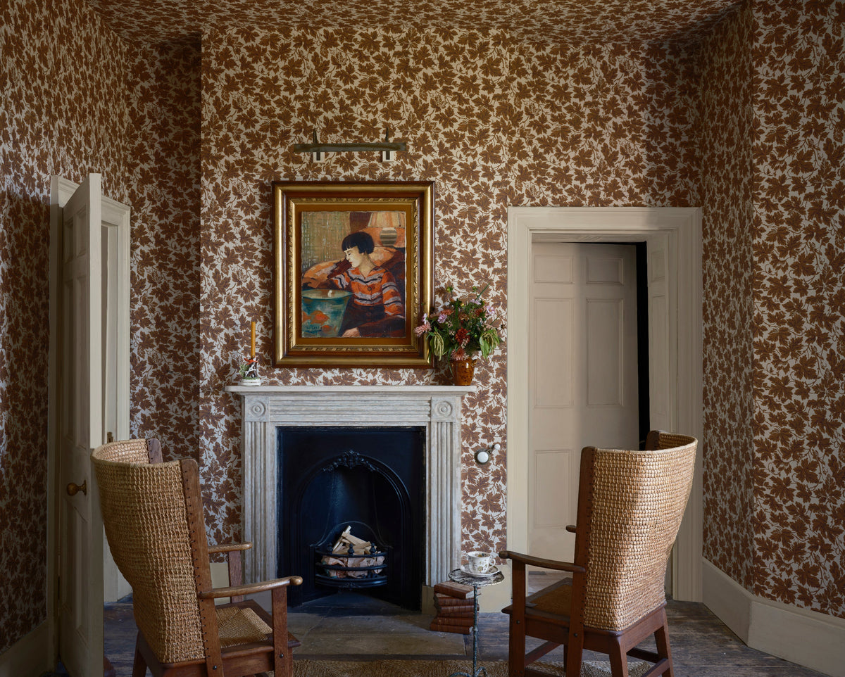 Vine Leaf 6805 wallpaper by Farrow & Ball in a room setting