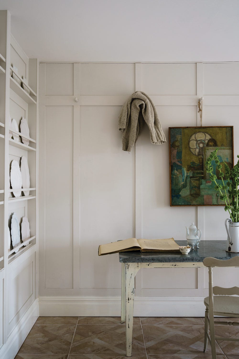 Calm living space painted in Farrow & Ball School House White