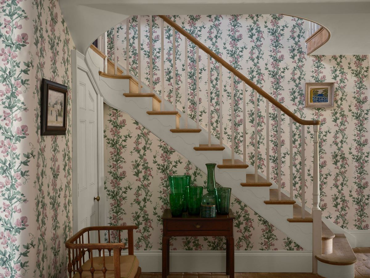 Sweet Pea 6703 wallpaper by Farrow & Ball in a room setting
