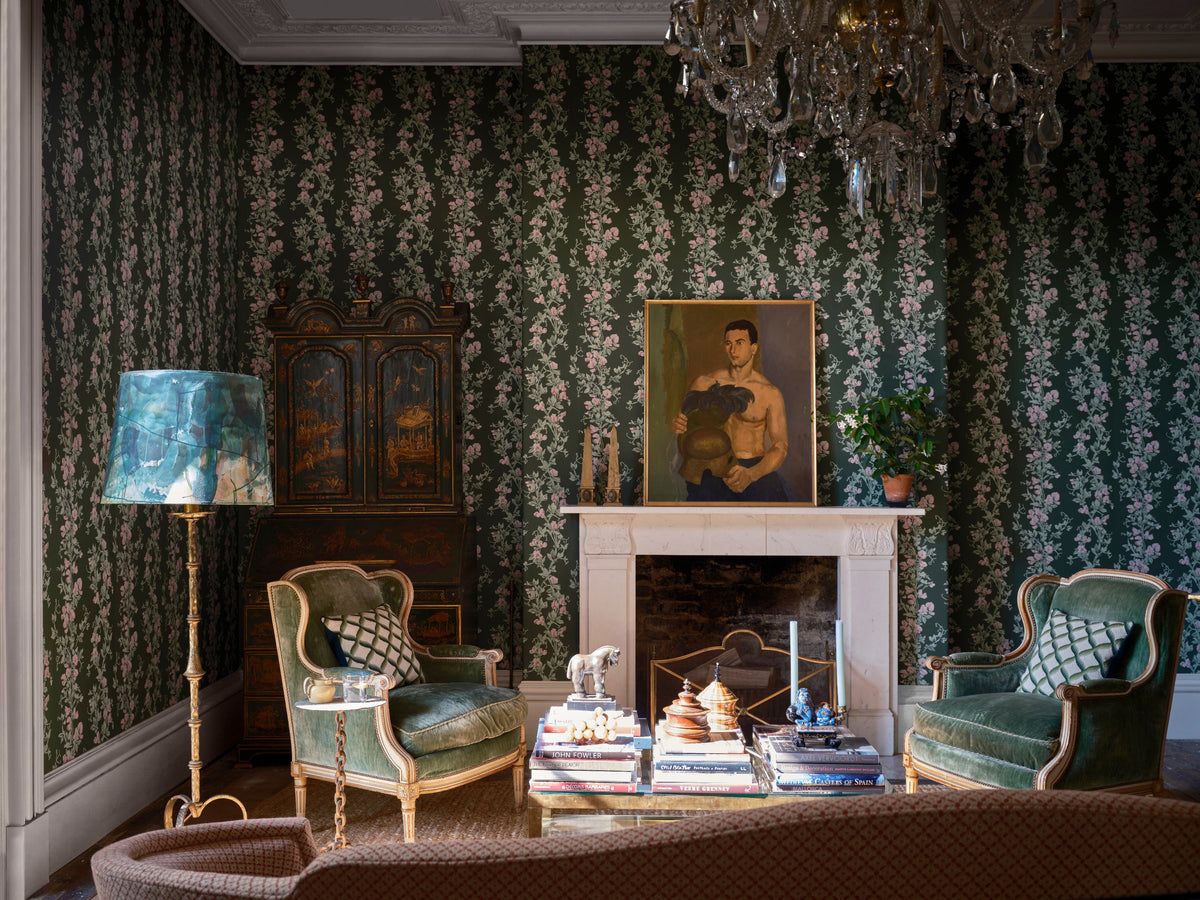 Sweet Pea 6705 wallpaper by Farrow & Ball in a room setting