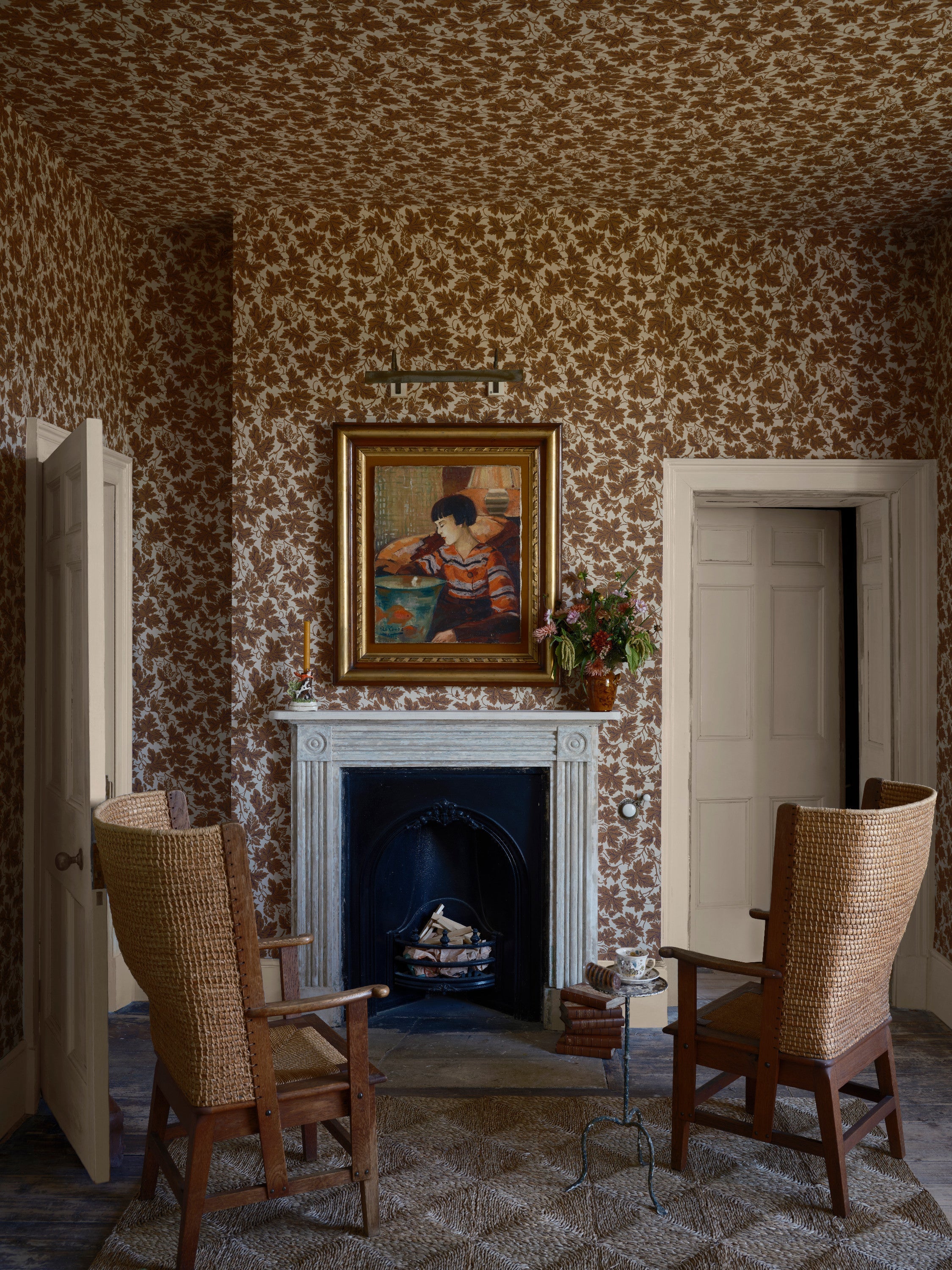Vine Leaf 6805 wallpaper by Farrow & Ball in a room setting